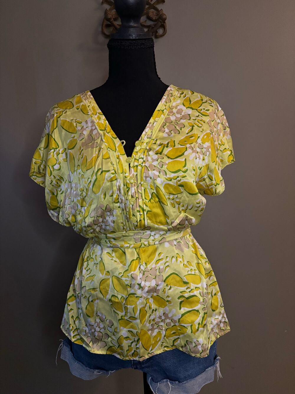 Vintage Y2K Old Navy 100% Silk Yellow Floral V-Neck Belted Blouse
